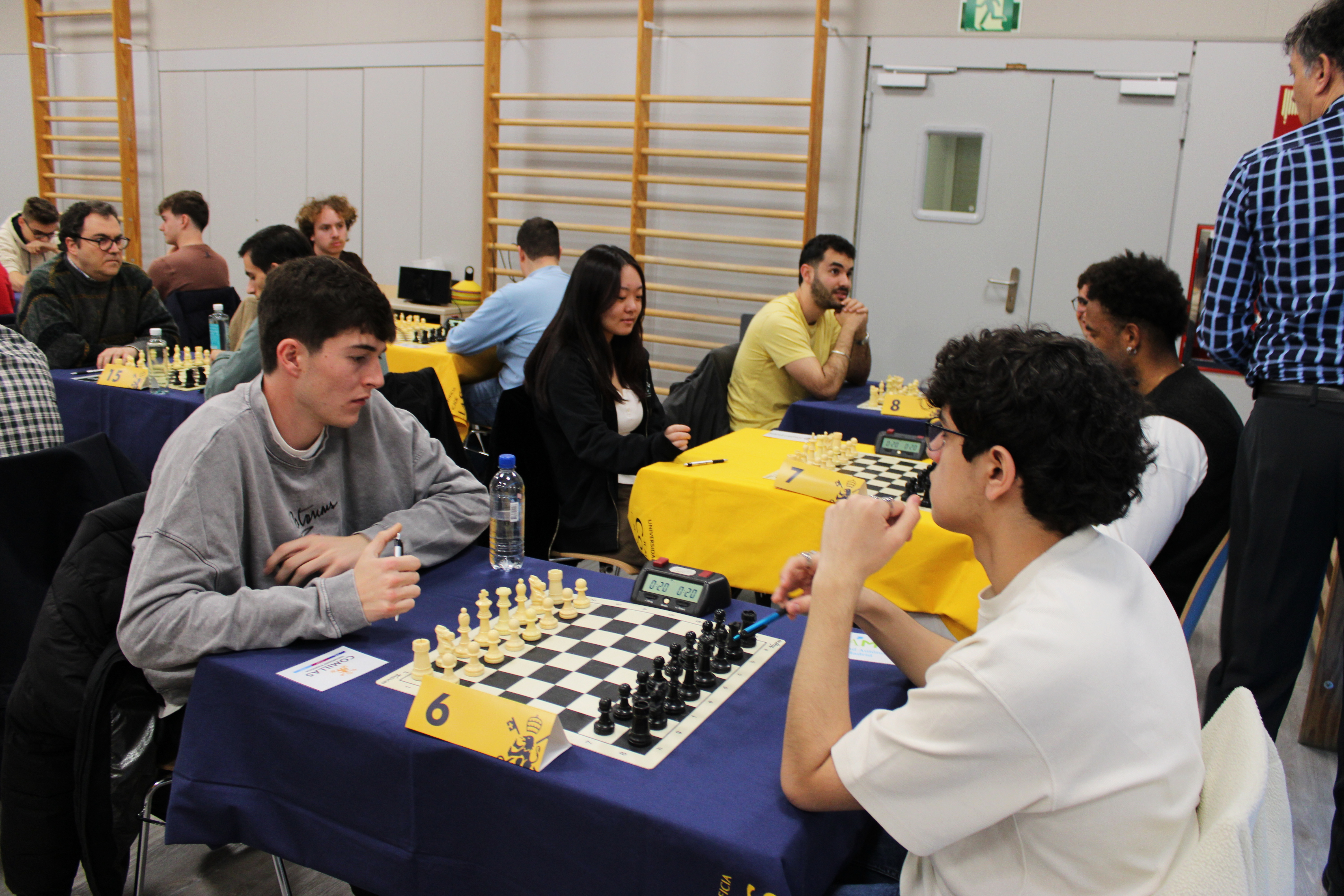 Carlos playing chess at Comillas tournament